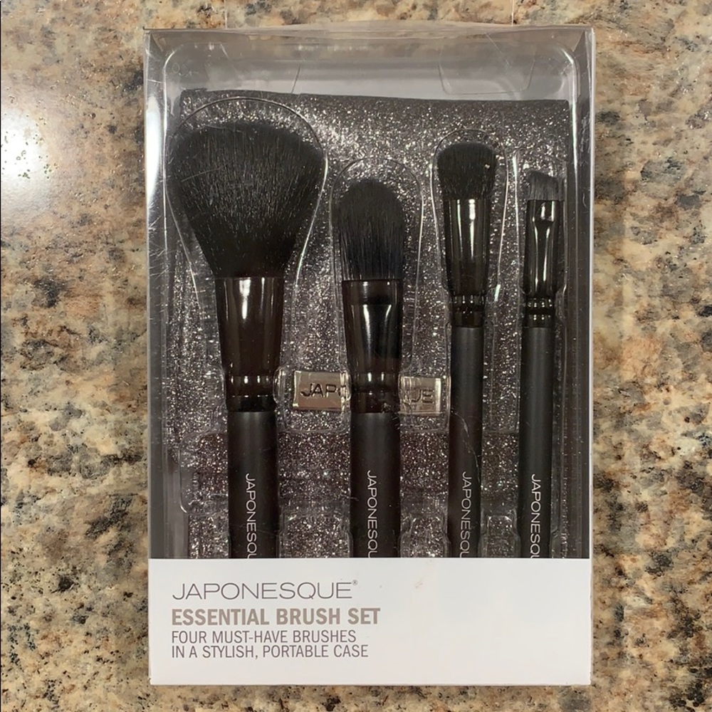 Japonesque travel brush set with case✨